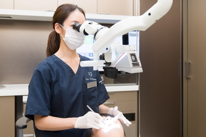 マイクロスコープを使用した精密根管治療